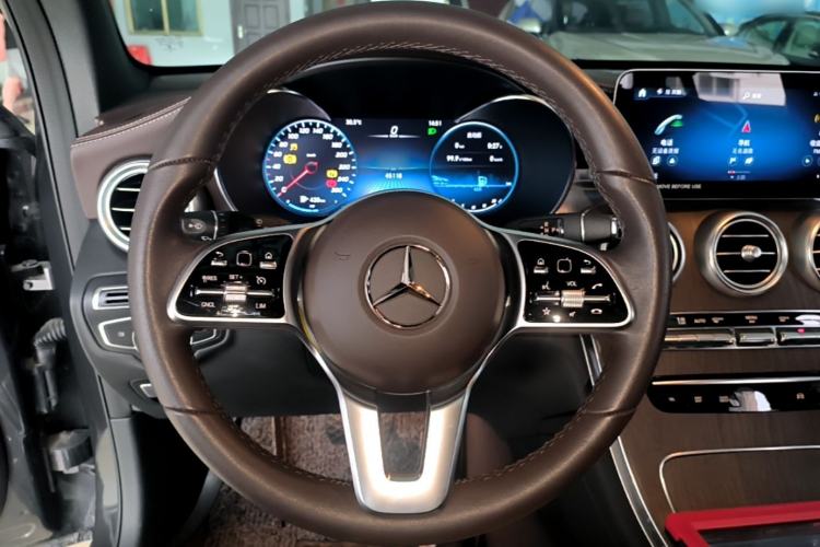 Used Mercedes-Benz GLC 2022 Second Facelift GLC 260 L 4MATIC Luxury Edition Steering Wheel