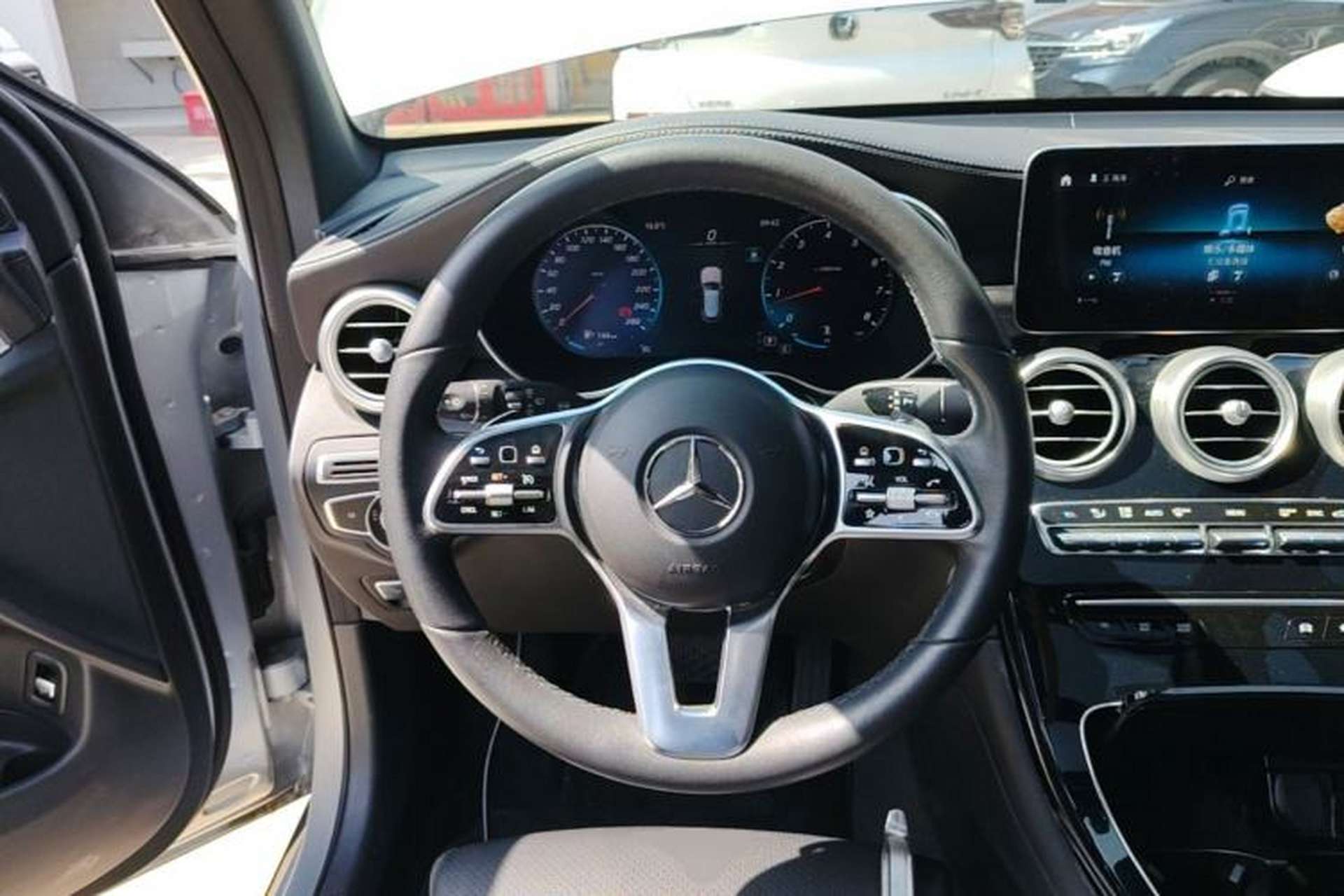 Used Mercedes-Benz GLC 2022 Facelifted GLC 260 L 4MATIC Dynamic Edition Steering Wheel