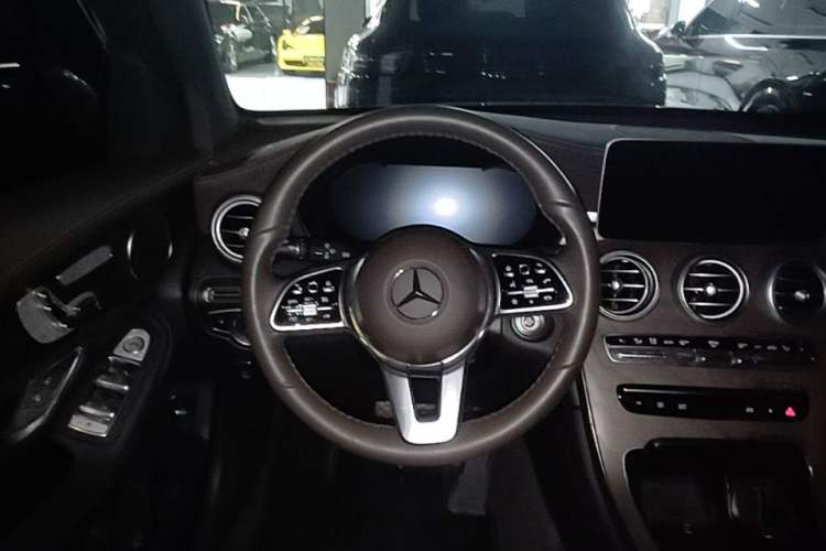Used Mercedes-Benz GLC 2022 Second Facelift GLC 260 L 4MATIC Luxury Edition Steering Wheel