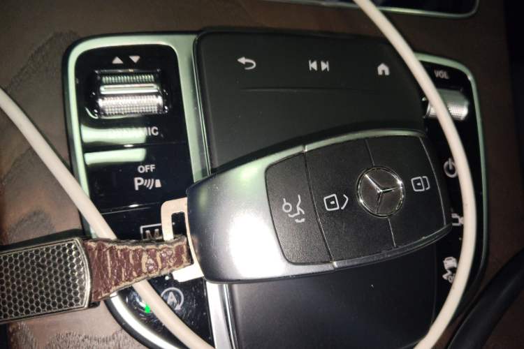 Used Mercedes-Benz GLC 2022 Second Facelift GLC 260 L 4MATIC Luxury Edition Vehicle Key