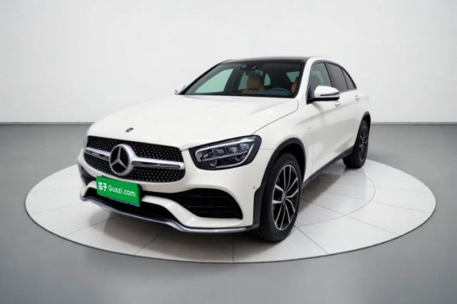 Ojetý Mercedes-Benz GLC 2022 GLC 260 L 4MATIC Luxury Model