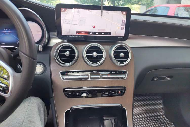 Used Mercedes-Benz GLC 2022 Facelift GLC 300 L 4MATIC Luxury Edition Audio And AC Panel