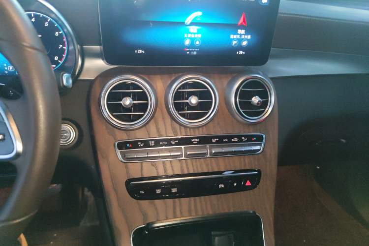 Used Mercedes-Benz GLC 2022 Refreshed GLC 300 L 4MATIC Dynamic Edition Prestige Version Audio And AC Panel