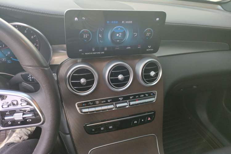 Used Mercedes-Benz GLC 2022 Refreshed GLC 300 L 4MATIC Dynamic Edition Audio And AC Panel