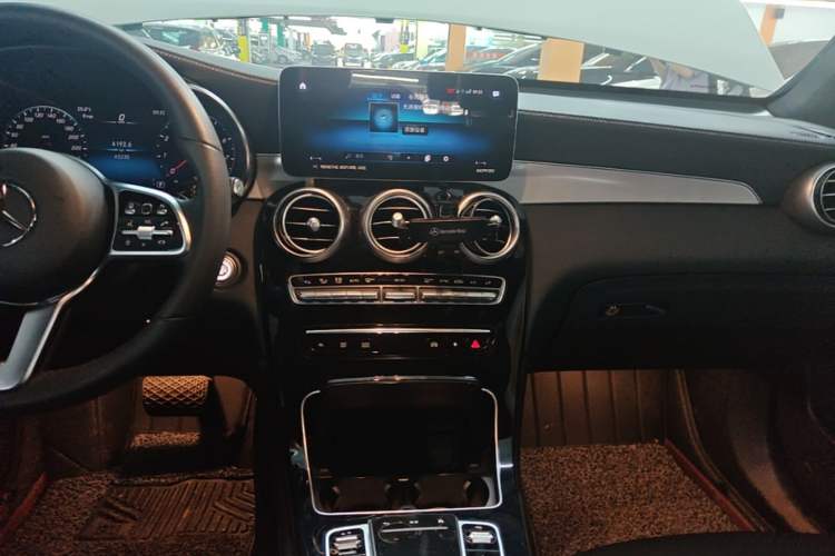 Used Mercedes-Benz GLC 2022 Second Facelift GLC 260 L 4MATIC Dynamic Edition Audio And AC Panel