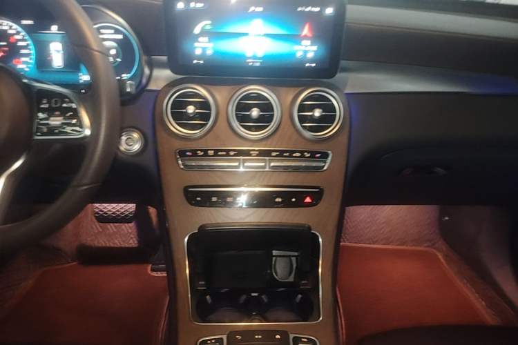 Used Mercedes-Benz GLC 2022 Refreshed GLC 300 L 4MATIC Dynamic Edition Prestige Version Audio And AC Panel