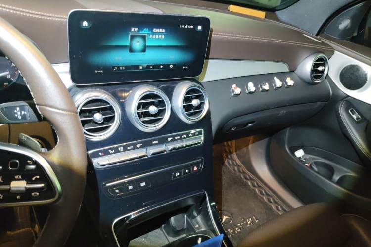 Used Mercedes-Benz GLC 2022 Facelifted GLC 260 L 4MATIC Dynamic Edition Audio And AC Panel