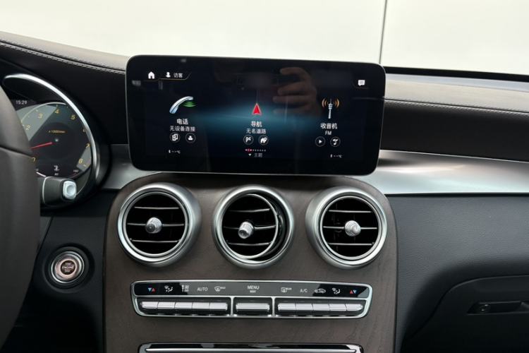 Used Mercedes-Benz GLC 2022 Facelift GLC 260 L 4MATIC Luxury Edition Audio And AC Panel