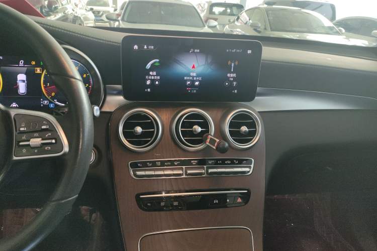 Used Mercedes-Benz GLC 2022 Facelifted GLC 300 L 4MATIC Luxury Edition Audio And AC Panel