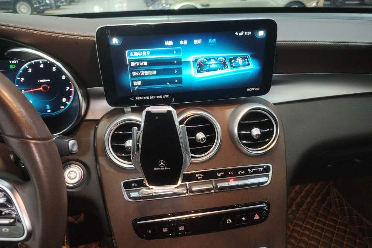 Used Mercedes-Benz GLC 2022 Refreshed GLC 300 L 4MATIC Dynamic Edition Prestige Version Audio And AC Panel