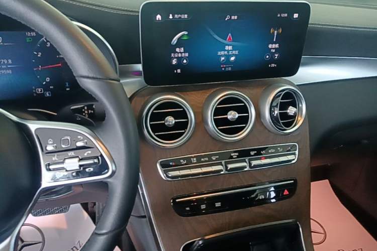Used Mercedes-Benz GLC 2022 Refreshed GLC 300 L 4MATIC Dynamic Edition Prestige Version Audio And AC Panel