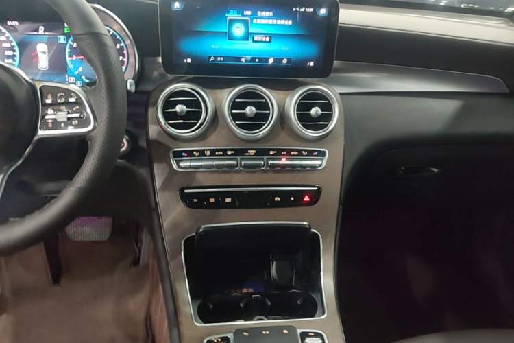 Used Mercedes-Benz GLC 2022 Refreshed GLC 300 L 4MATIC Dynamic Edition Prestige Version Audio And AC Panel
