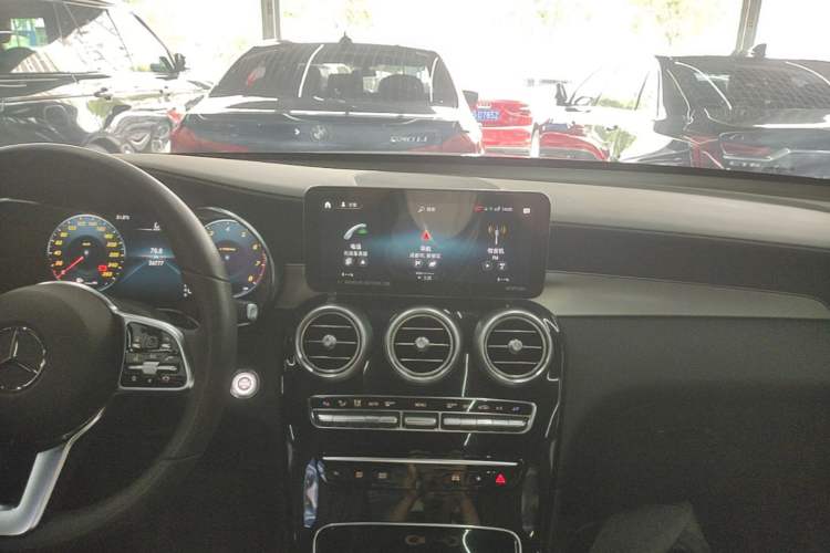 Used Mercedes-Benz GLC 2022 Facelifted GLC 260 L 4MATIC Dynamic Edition Audio And AC Panel