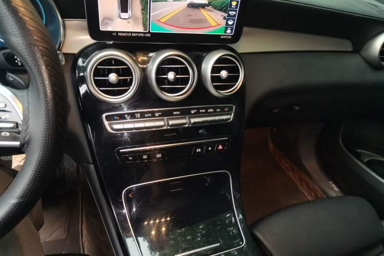 Used Mercedes-Benz GLC 2022 Refreshed GLC 260 L 4MATIC Dynamic Edition Audio And AC Panel