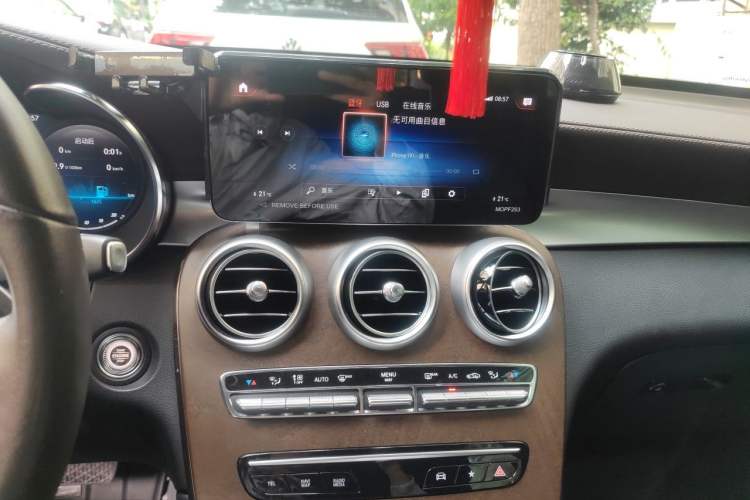 Used Mercedes-Benz GLC 2022 Second Facelift GLC 260 L 4MATIC Luxury Edition Audio And AC Panel