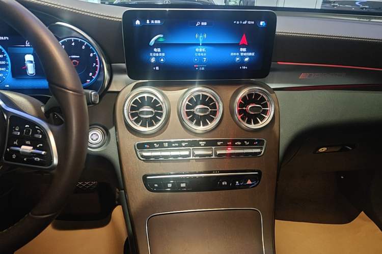 Used Mercedes-Benz GLC 2022 Refreshed GLC 300 L 4MATIC Dynamic Edition Prestige Version Audio And AC Panel