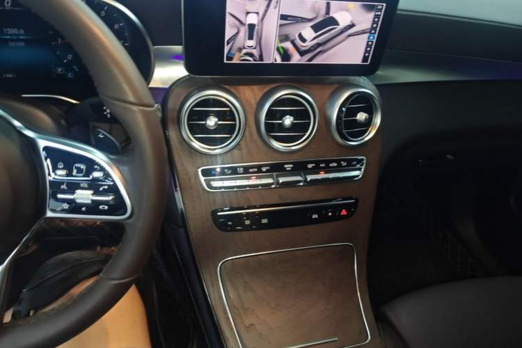 Used Mercedes-Benz GLC 2022 Refreshed GLC 300 L 4MATIC Dynamic Edition Audio And AC Panel