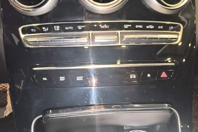 Used Mercedes-Benz GLC 2022 Facelifted GLC 260 L 4MATIC Dynamic Edition Audio And AC Panel