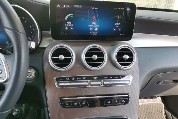 Used Mercedes-Benz GLC 2022 Second Facelift GLC 260 L 4MATIC Luxury Edition Audio And AC Panel