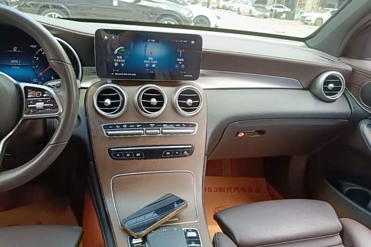 Used Mercedes-Benz GLC 2022 Second Facelift GLC 260 L 4MATIC Luxury Edition Audio And AC Panel
