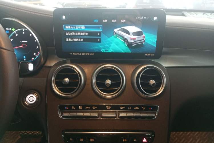 Used Mercedes-Benz GLC 2022 Facelift GLC 260 L 4MATIC Luxury Edition Audio And AC Panel