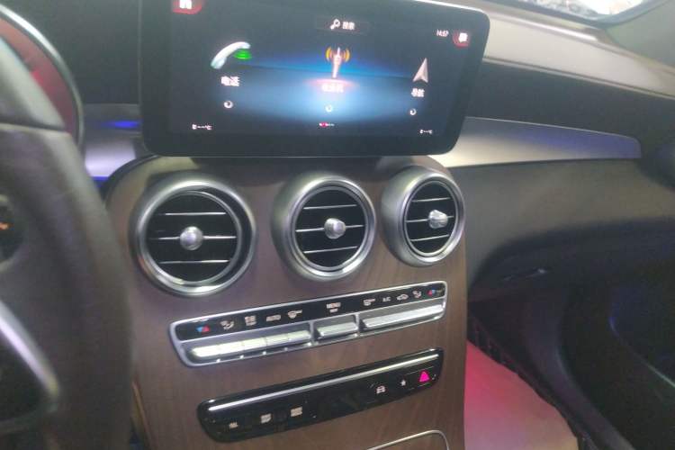 Used Mercedes-Benz GLC 2022 Second Facelift GLC 260 L 4MATIC Luxury Edition Audio And AC Panel