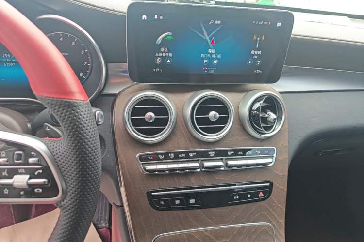 Used Mercedes-Benz GLC 2022 Second Facelift GLC 260 L 4MATIC Luxury Edition Audio And AC Panel