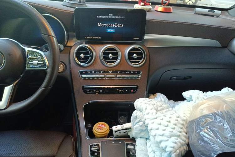 Used Mercedes-Benz GLC 2022 Refreshed GLC 300 L 4MATIC Dynamic Edition Audio And AC Panel