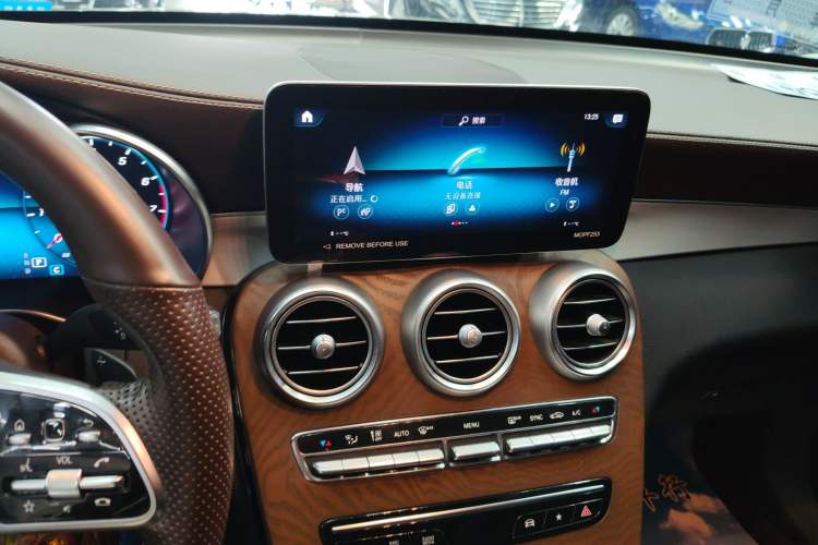 Used Mercedes-Benz GLC 2022 Facelifted GLC 260 L 4MATIC Dynamic Edition Audio And AC Panel