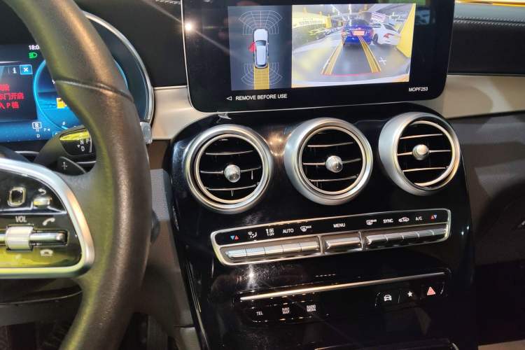 Used Mercedes-Benz GLC 2022 Second Facelift GLC 260 L 4MATIC Dynamic Edition Audio And AC Panel