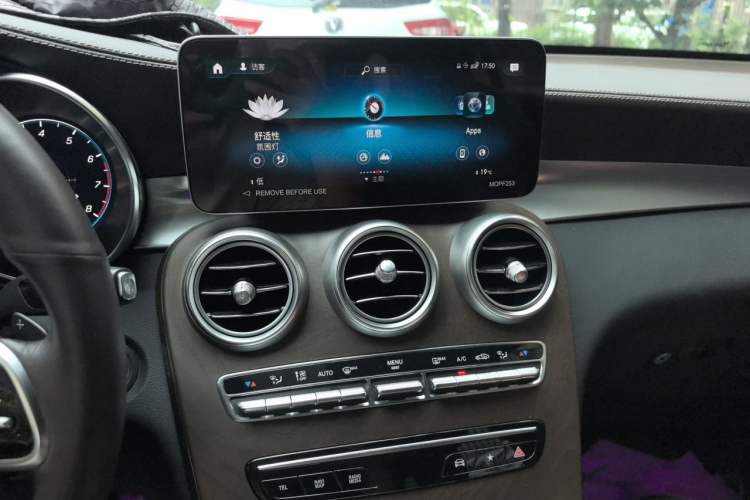 Used Mercedes-Benz GLC 2022 Second Facelift GLC 260 L 4MATIC Luxury Edition Audio And AC Panel