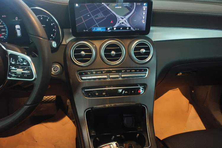 Used Mercedes-Benz GLC 2022 Facelifted GLC 260 L 4MATIC Dynamic Edition Audio And AC Panel