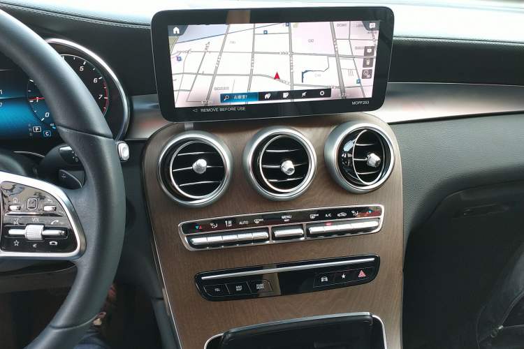 Used Mercedes-Benz GLC 2022 Facelifted GLC 300 L 4MATIC Luxury Edition Audio And AC Panel