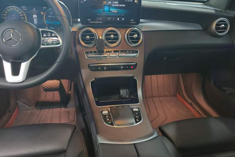 Used Mercedes-Benz GLC 2022 Facelift GLC 300 L 4MATIC Luxury Edition Audio And AC Panel