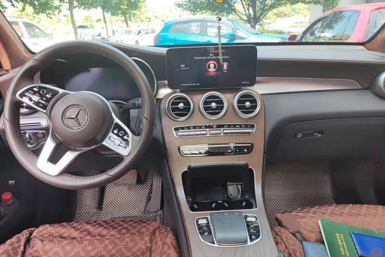 Used Mercedes-Benz GLC 2022 Facelift GLC 300 L 4MATIC Luxury Edition Center Console