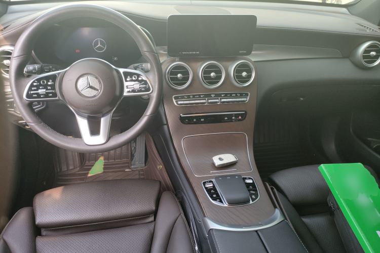 Used Mercedes-Benz GLC 2022 Refreshed GLC 300 L 4MATIC Dynamic Edition Center Console