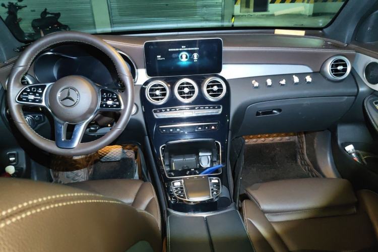 Used Mercedes-Benz GLC 2022 Facelifted GLC 260 L 4MATIC Dynamic Edition Center Console