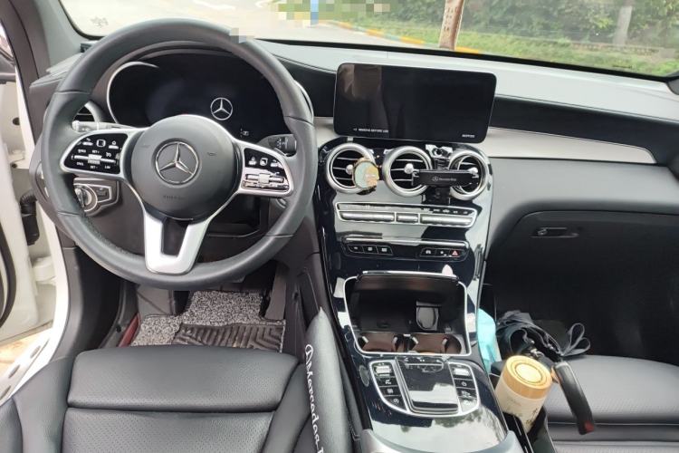 Used Mercedes-Benz GLC 2022 Second Facelift GLC 260 L 4MATIC Dynamic Edition Center Console