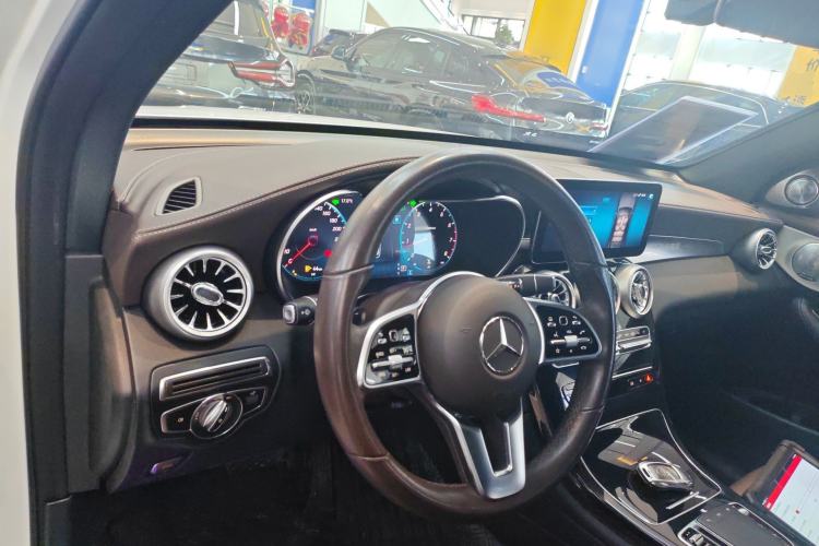 Used Mercedes-Benz GLC 2022 Facelifted GLC 260 L 4MATIC Dynamic Edition Center Console