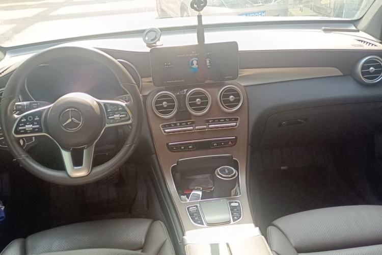 Used Mercedes-Benz GLC 2022 GLC 300 L 4MATIC Dynamic Model Center Console