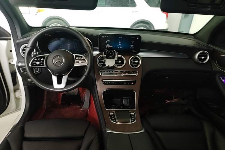Used Mercedes-Benz GLC 2022 GLC 260 L 4MATIC Luxury Model Center Console
