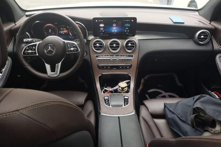 Used Mercedes-Benz GLC 2022 GLC 300 L 4MATIC Dynamic Edition Prestige Model Center Console