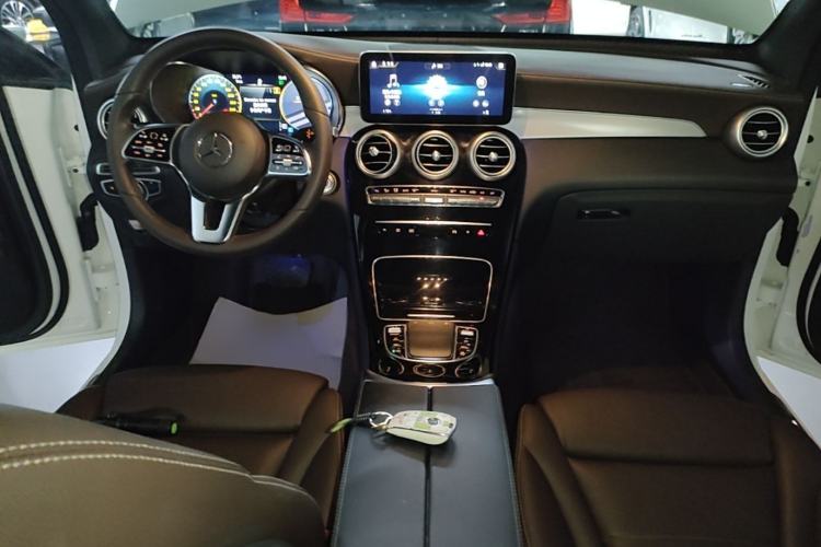 Used Mercedes-Benz GLC 2022 Facelifted GLC 260 L 4MATIC Dynamic Edition Center Console