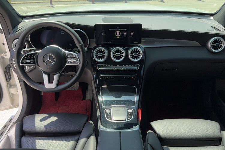 Used Mercedes-Benz GLC 2022 Facelifted GLC 260 L 4MATIC Dynamic Edition Center Console