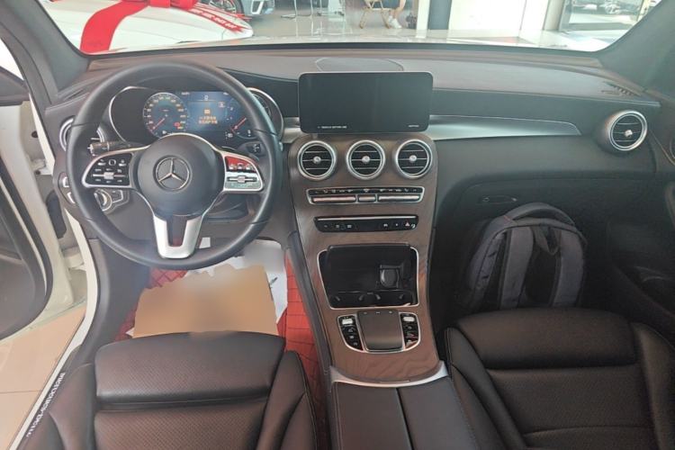 Used Mercedes-Benz GLC 2022 Facelift GLC 260 L 4MATIC Luxury Edition Center Console