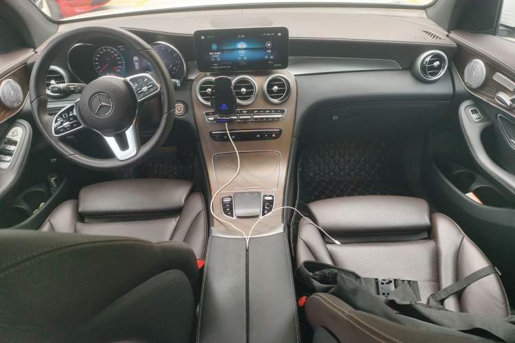 Used Mercedes-Benz GLC 2022 GLC 300 L 4MATIC Dynamic Edition Prestige Model Center Console