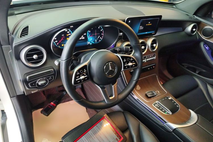 Used Mercedes-Benz GLC 2022 GLC 260 L 4MATIC Luxury Model Center Console
