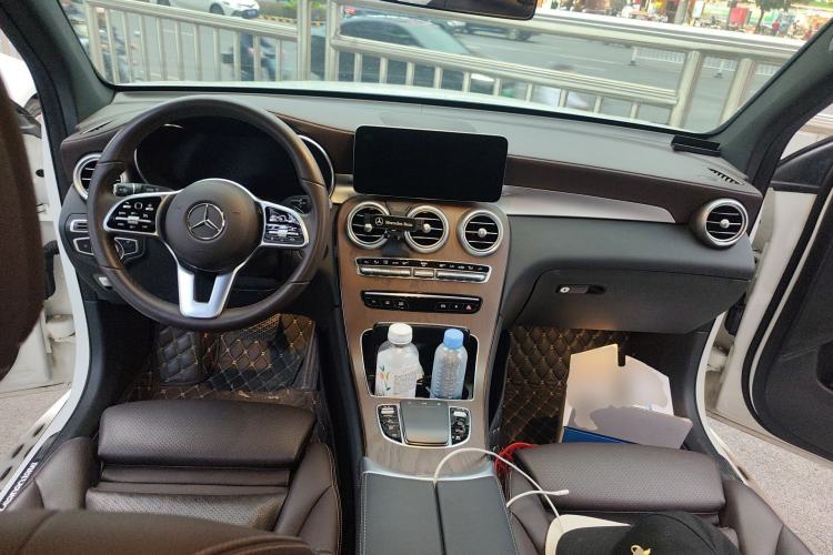 Used Mercedes-Benz GLC 2022 GLC 300 L 4MATIC Dynamic Edition Prestige Model Center Console