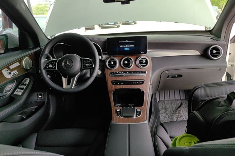 Used Mercedes-Benz GLC 2022 GLC 300 L 4MATIC Dynamic Model Center Console