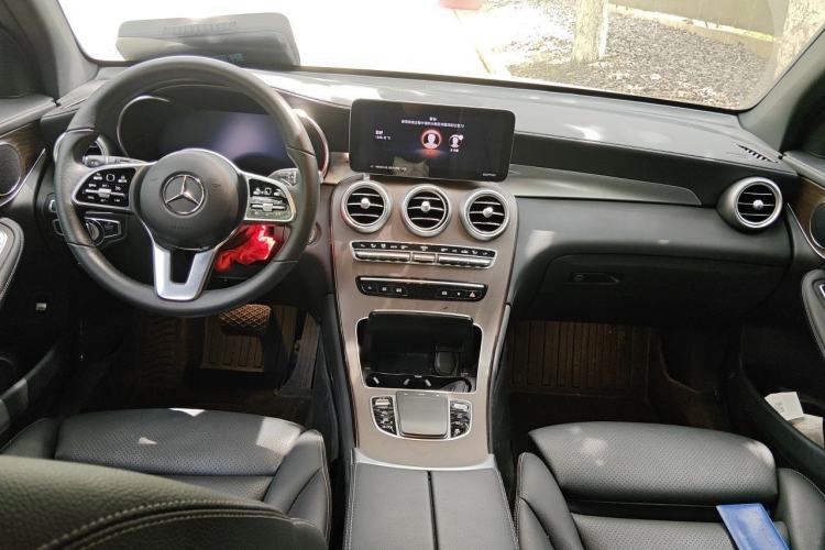 Used Mercedes-Benz GLC 2022 Second Facelift GLC 260 L 4MATIC Luxury Edition Center Console